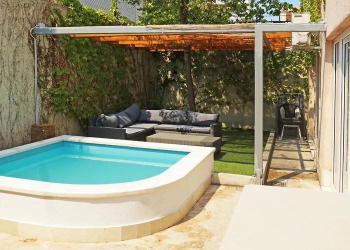 아파트 Kvaternikova - Pool, Grill, 4 Bedrooms, 3 Bathrooms 스플리트