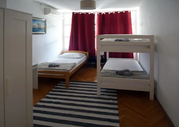 Kvaternikova - Pool, Grill, 4 Bedrooms, 3 Bathrooms *