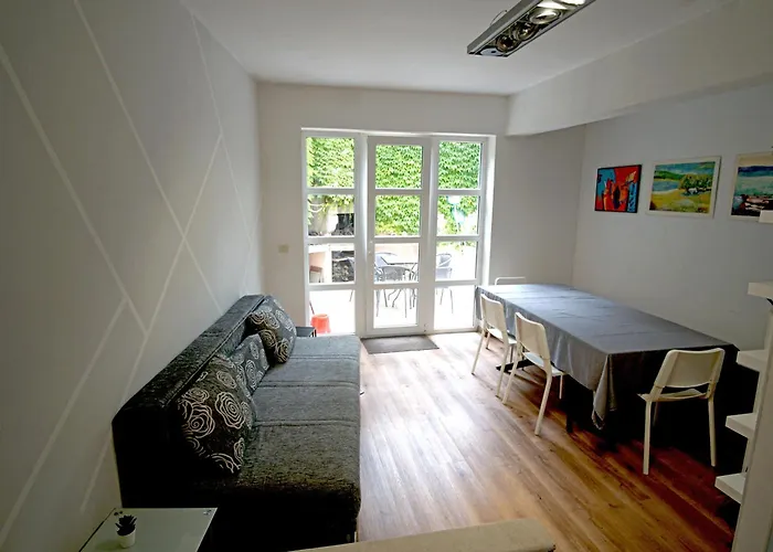 Kvaternikova - Pool, Grill, 4 Bedrooms, 3 Bathrooms 아파트