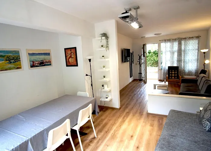 Kvaternikova - Pool, Grill, 4 Bedrooms, 3 Bathrooms *