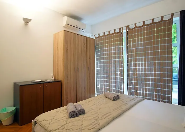 Kvaternikova - Pool, Grill, 4 Bedrooms, 3 Bathrooms