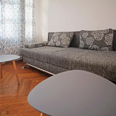 דירה Kvaternikova - Pool, Grill, 4 Bedrooms, 3 Bathrooms ספליט