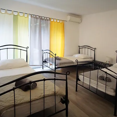 Kvaternikova - Pool, Grill, 4 Bedrooms, 3 Bathrooms דירה *