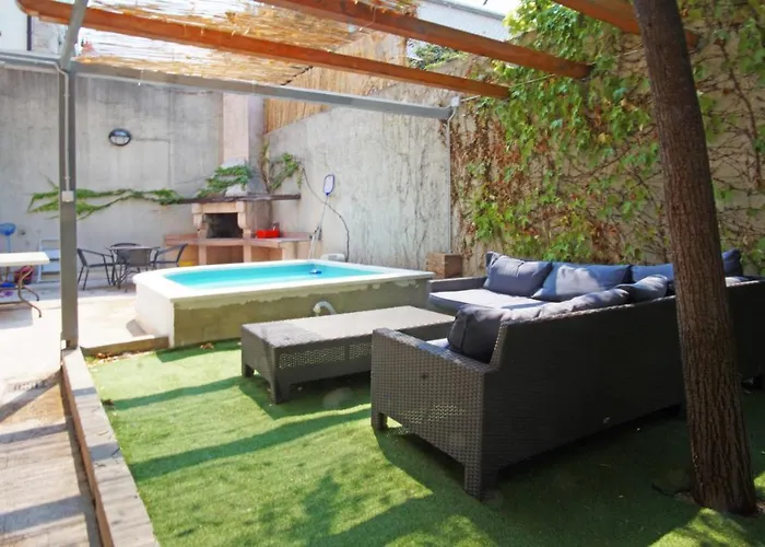 Kvaternikova - Pool, Grill, 4 Bedrooms, 3 Bathrooms Split