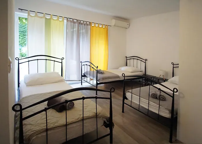 Kvaternikova - Pool, Grill, 4 Bedrooms, 3 Bathrooms Apartment *