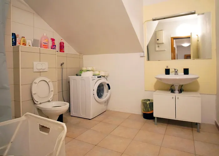 Kvaternikova - Pool, Grill, 4 Bedrooms, 3 Bathrooms * Split