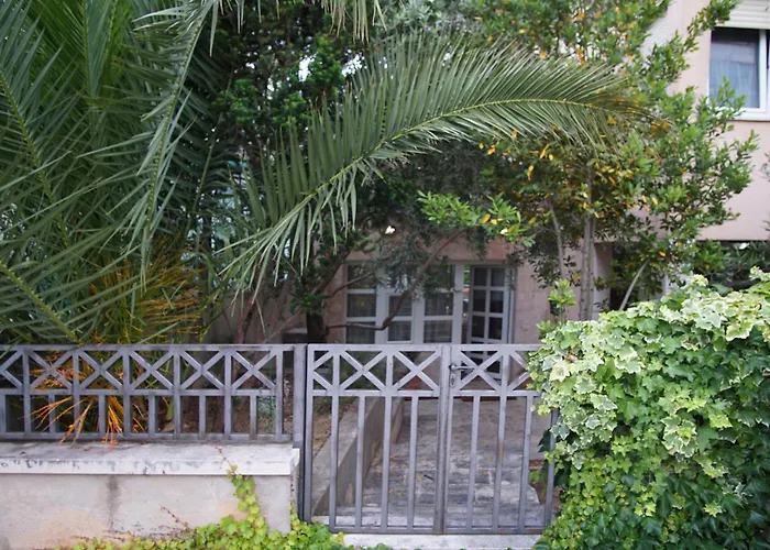 Apartment Kvaternikova - Pool, Grill, 4 Bedrooms, 3 Bathrooms